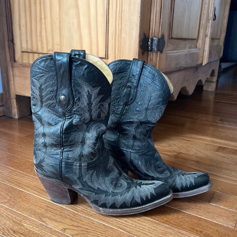 Corral Women’s size 9 M cowboy boots